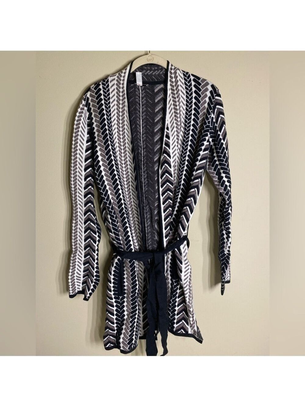 Isaac Mizrahi Live Black and White Chevron Design Tie Close Cardigan M NWT
